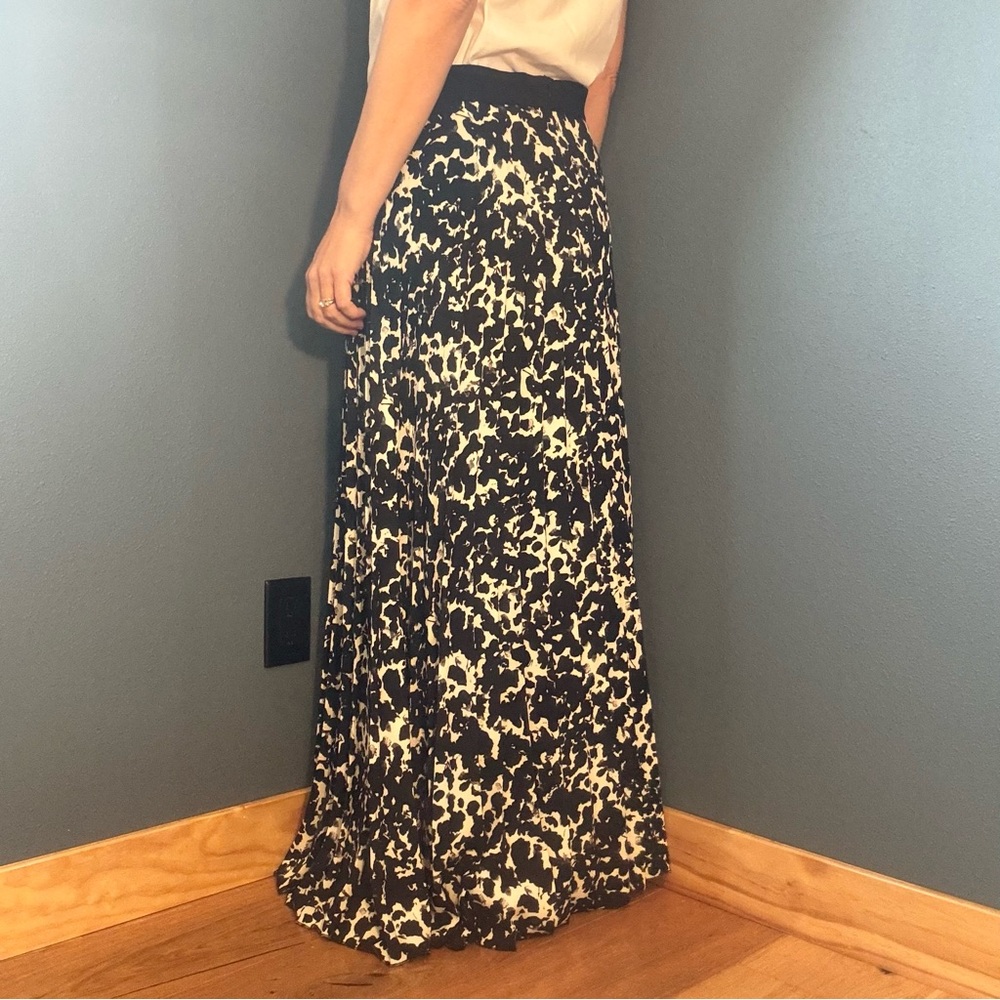 Sfizio Made in Italy Black & White Floor Length Print Maxi Skirt size 8/L - Picture 8 of 16